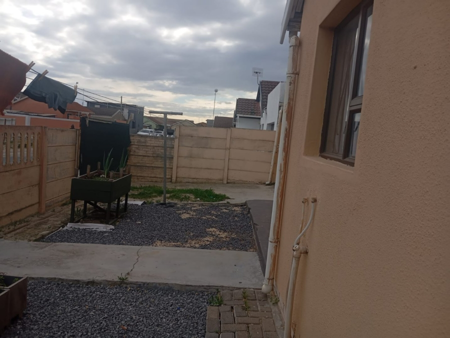  Bedroom Property for Sale in Llitha Park Western Cape
